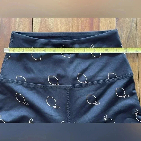 Beyond Yoga gold lemon and black leggings - Picture 9 of 13